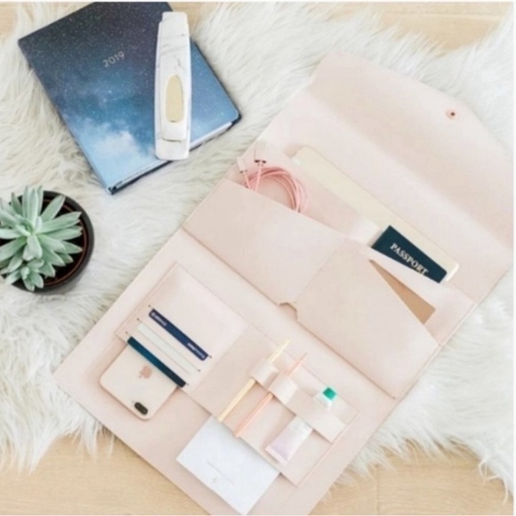 The Megan Portfolio Clutch Glass Ladder and Co Organizer (Baby Pink) - Picture 6 of 10